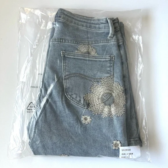 Oli & Hali Floral Embroidered Light Blue Jeans - Picture 9 of 9